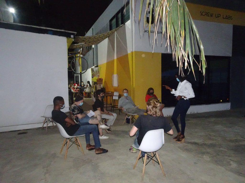deelnemers van een language cafe meeting in Accra