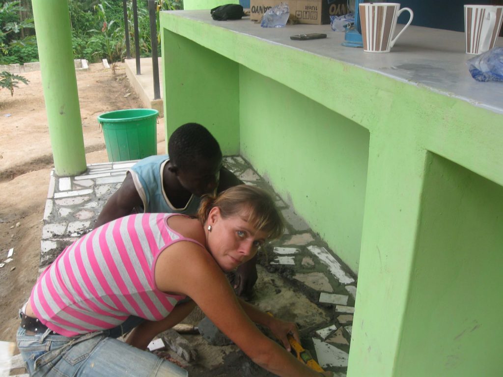 Bouwen in Ghana, dankzij et actief meehelpen tijdens de bouw van het guesthouse heb ik veel kennis vergaard
